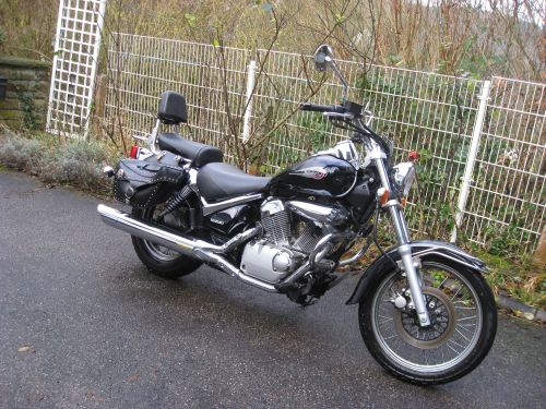 Picture 3: My motor-bike "SUZUKI Intruder 125" / side-face (right-hand)
