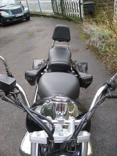 Bild 31: Mein Motorrad "SUZUKI Intruder 125" / Ansicht von vorne - Sitze und Sissybar