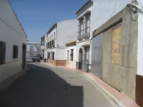 Foto 1b: Marinaleda, casas con estrechas calles