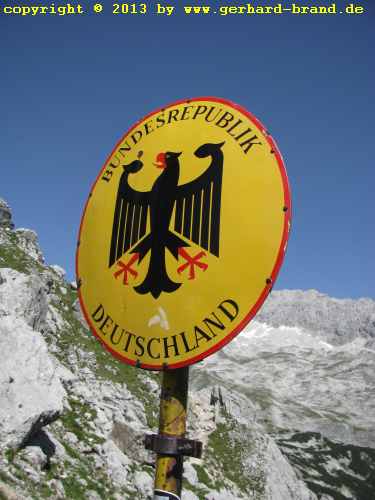 Foto 8: Der Weg zur Zugspitze - Grenzübergang Deutschland/Oesterreich