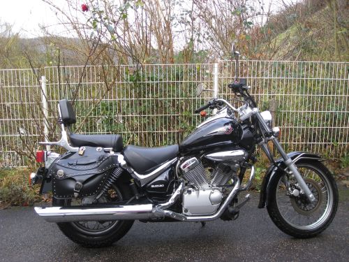 Bild 1: Mein Motorrad "SUZUKI Intruder 125" / Von der Seite (rechts)