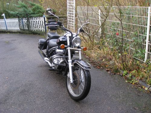 Picture 5: My motor-bike "SUZUKI Intruder 125" / viewed from the front