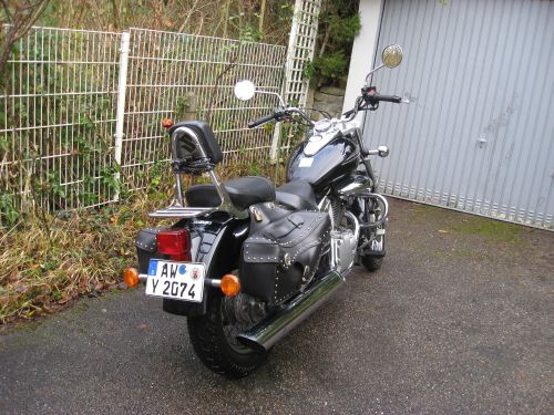 Picture 11: My motor-bike "SUZUKI Intruder 125" / viewed from behind 