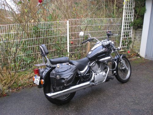 Picture 13: My motor-bike "SUZUKI Intruder 125" / side-face (right-hand) 