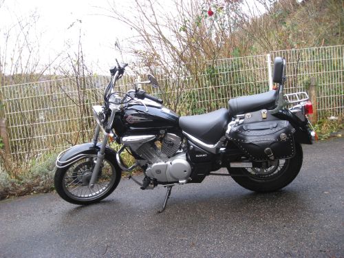 Bild 18: Mein Motorrad "SUZUKI Intruder 125" / Von der Seite (links)