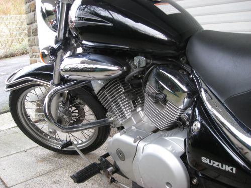 Picture 22: My motor-bike "SUZUKI Intruder 125" / engine and tank