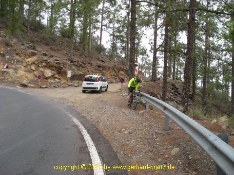 Foto 2a: Entrada a la Pista forestal hacia el Paisaje Lunar