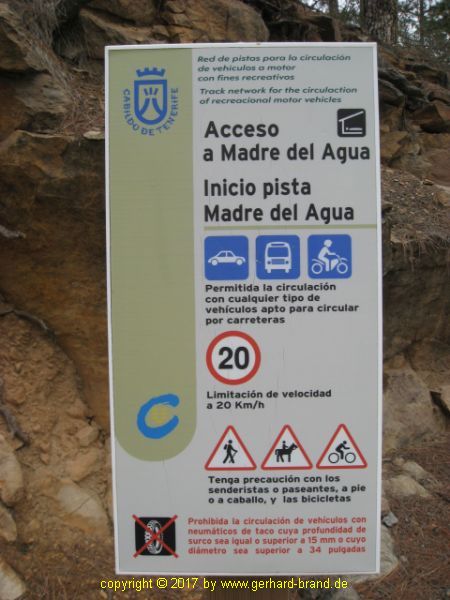 Picture 3: Paisaje Lunar (Moonscape): Notice sign for drivers