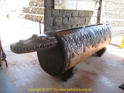 Picture 4: Crocodile Drum from Papua New Guinea in the park of the Pyramids of Güímar