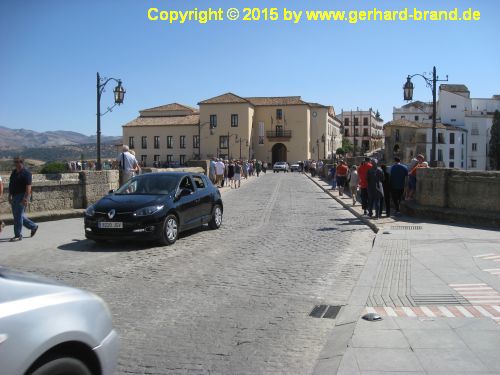 Foto 13: Ronda / Straße über die neue Brücke (Puente Nuevo)