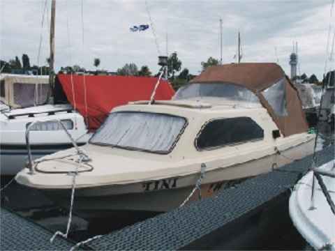 Picture 8: The motorboat Shetland Family Four / viewed from the front