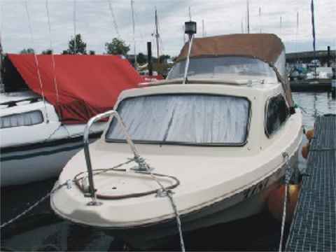 Picture 9: The motorboat Shetland Family Four / viewed from the front