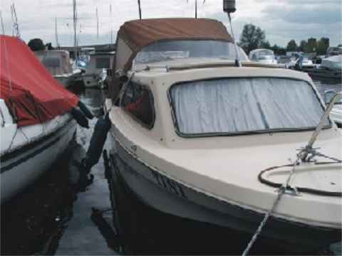 Bild 10: Das Motorboot Shetland Family Four / Ansicht von vorne